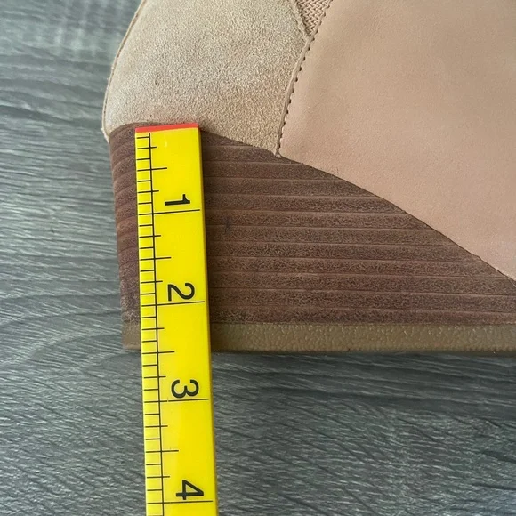 Toms Kelsey Tan Brown Casual Leather Wedge Ankle Booties Boots Shoes Size 8.5 - Picture 8 of 12